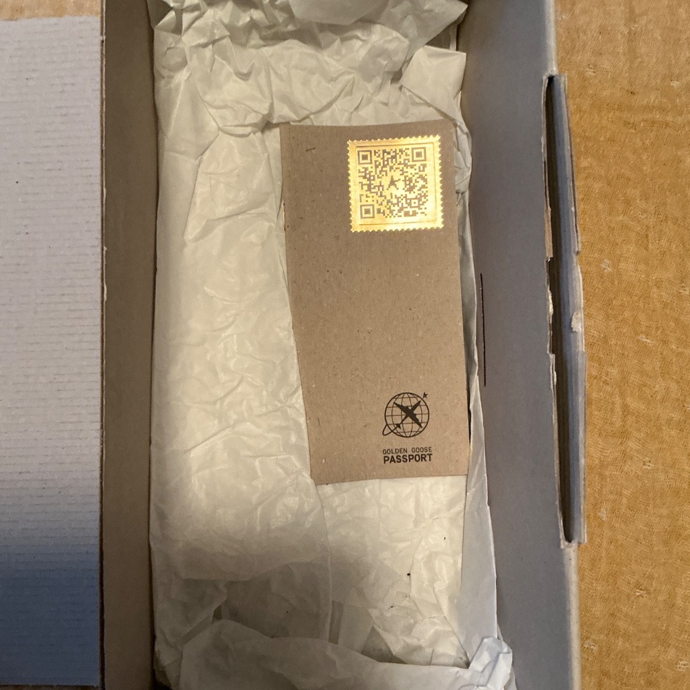 Golden Goose Metallic V star Women’s Sz 40 NIB - Picture 6 of 8